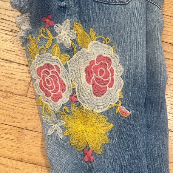 Article Relaxed Fit Distressed Floral Embroidered Jeans - XS/S - Picture 3 of 7